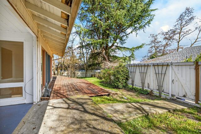 968 Garden Way, Ashland, OR 97520