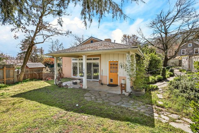 968 Garden Way, Ashland, OR 97520