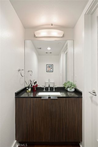 600 S Ridgeley Drive 113, Los Angeles, CA 90036