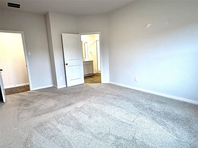 1305 Middleton GRV, Lockhart, TX 78644