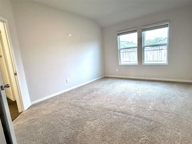 1305 Middleton GRV, Lockhart, TX 78644