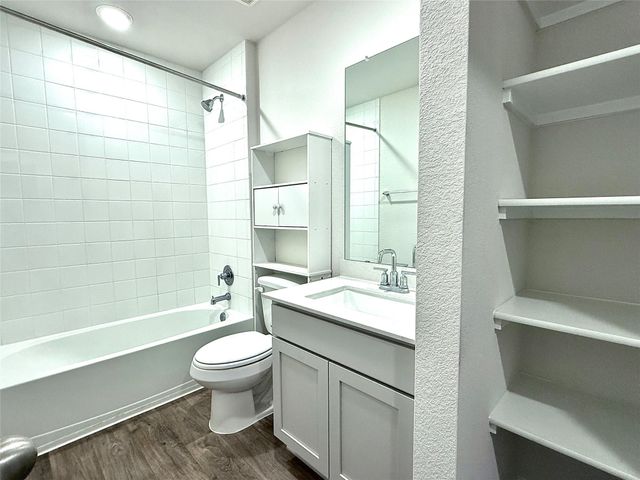 1305 Middleton GRV, Lockhart, TX 78644