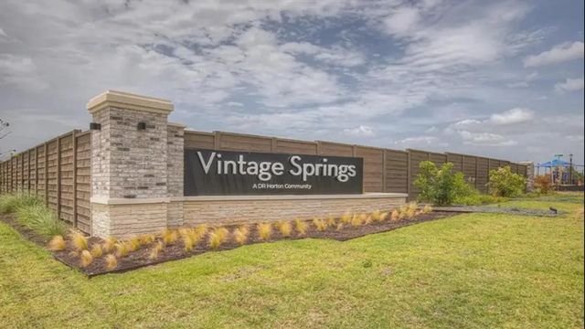 1305 Middleton GRV, Lockhart, TX 78644