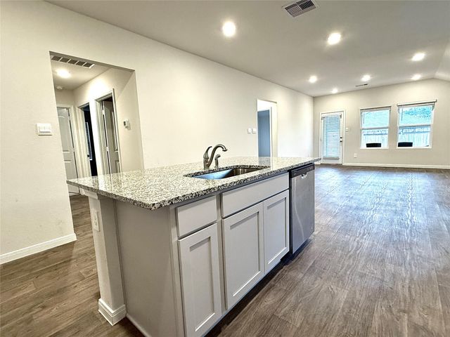 1305 Middleton GRV, Lockhart, TX 78644