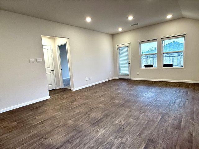 1305 Middleton GRV, Lockhart, TX 78644