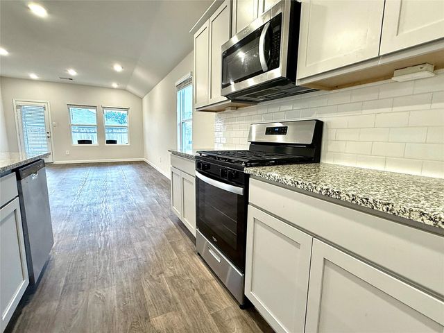 1305 Middleton GRV, Lockhart, TX 78644