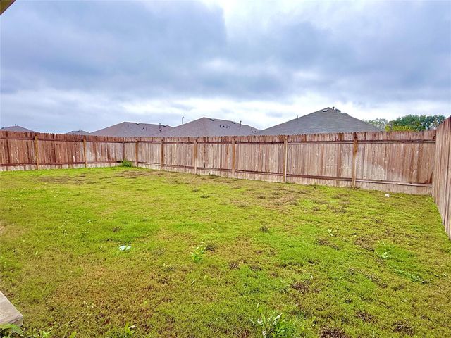 1305 Middleton GRV, Lockhart, TX 78644