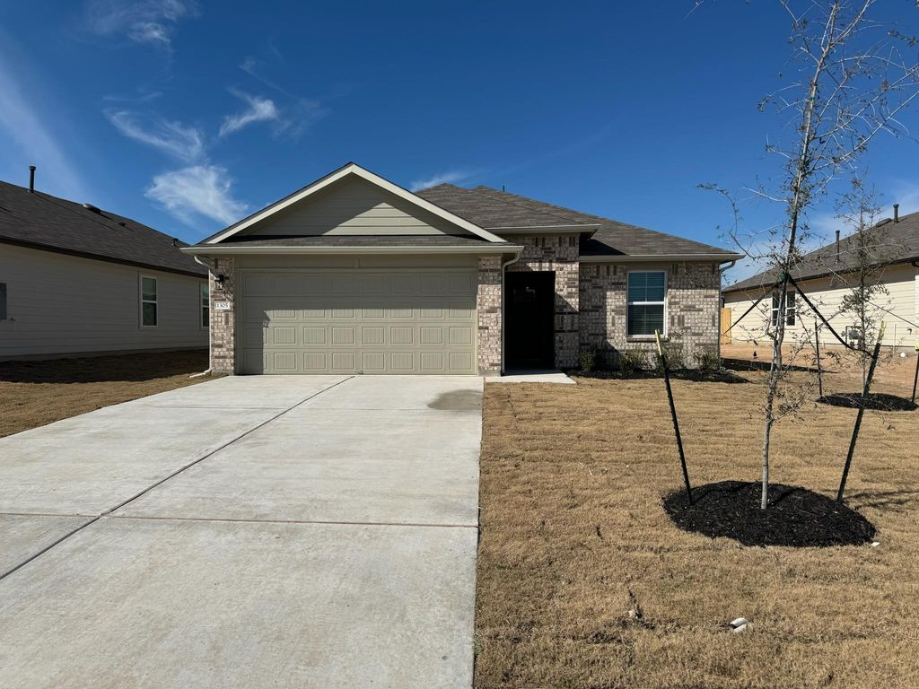 1305 Middleton GRV, Lockhart, TX 78644