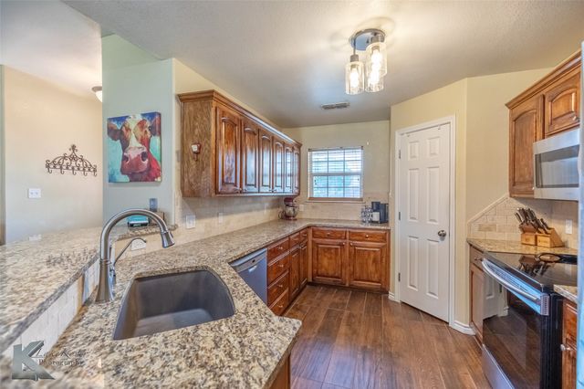 2102 OLD IRONSIDES Road, Abilene, TX 79601