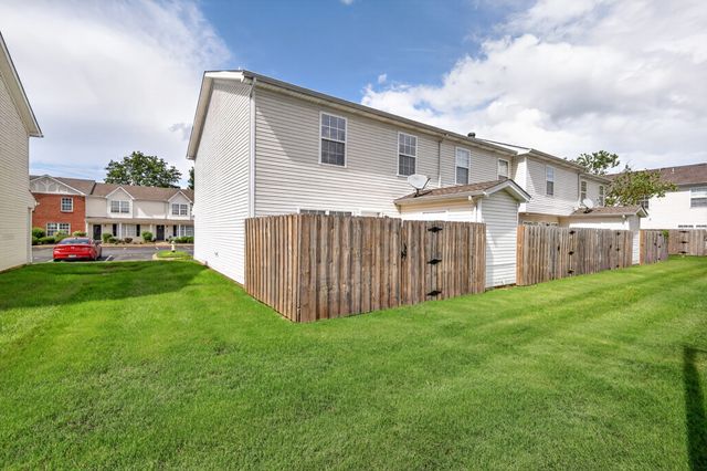 407 Arapaho Dr, Murfreesboro, TN 37128