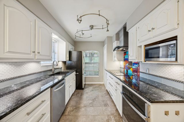 2954 Trail Lake Drive, Grapevine, TX 76051