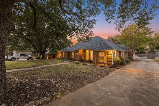 2954 Trail Lake Drive, Grapevine, TX 76051