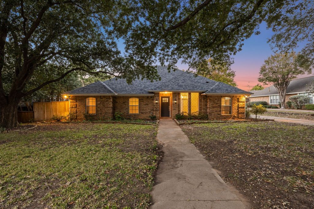 2954 Trail Lake Drive, Grapevine, TX 76051