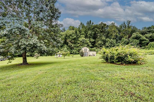 324 Deerfield Country Road, Randleman, NC 27317