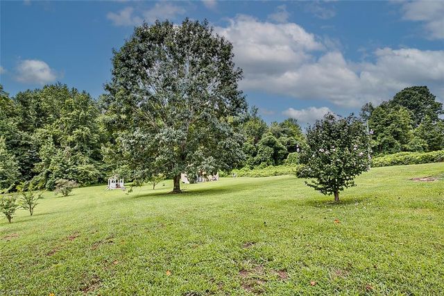 324 Deerfield Country Road, Randleman, NC 27317