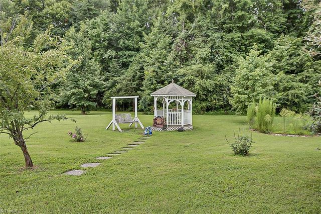 324 Deerfield Country Road, Randleman, NC 27317