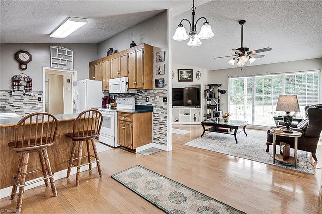 324 Deerfield Country Road, Randleman, NC 27317