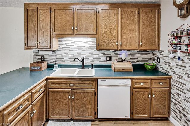 324 Deerfield Country Road, Randleman, NC 27317