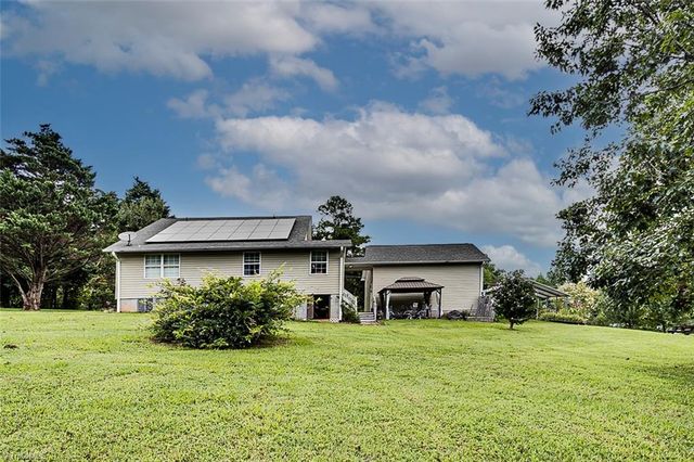 324 Deerfield Country Road, Randleman, NC 27317
