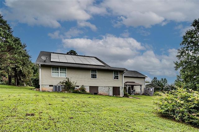 324 Deerfield Country Road, Randleman, NC 27317