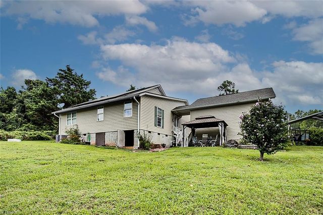 324 Deerfield Country Road, Randleman, NC 27317