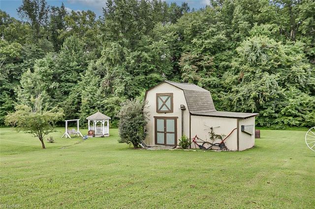 324 Deerfield Country Road, Randleman, NC 27317