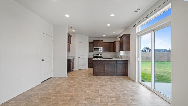 615 E 21st Ave, Kennewick, WA 99337