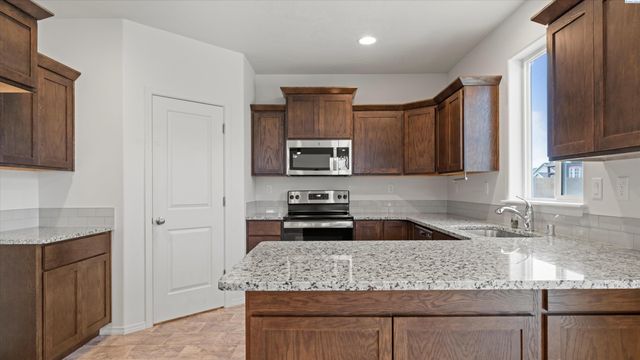 615 E 21st Ave, Kennewick, WA 99337