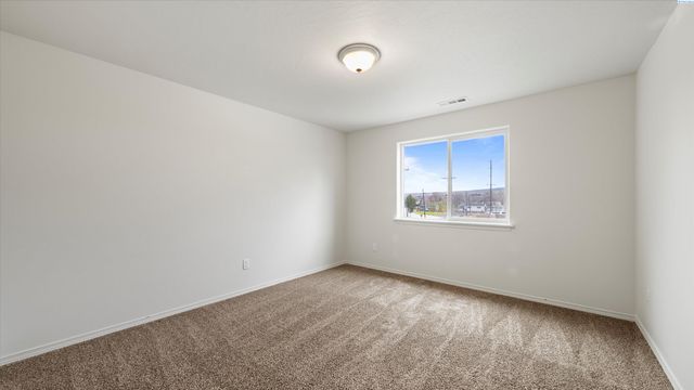 615 E 21st Ave, Kennewick, WA 99337