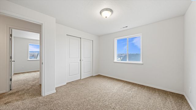 615 E 21st Ave, Kennewick, WA 99337