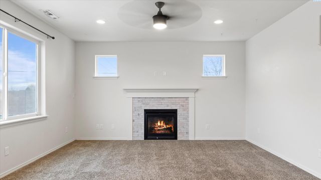 615 E 21st Ave, Kennewick, WA 99337