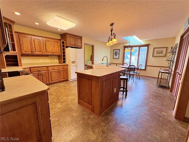 6340 Mallard Creek Run, Lorain, OH 44053