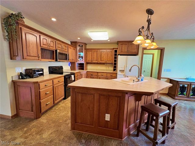 6340 Mallard Creek Run, Lorain, OH 44053