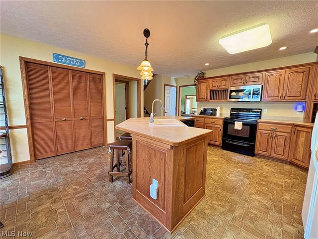 6340 Mallard Creek Run, Lorain, OH 44053