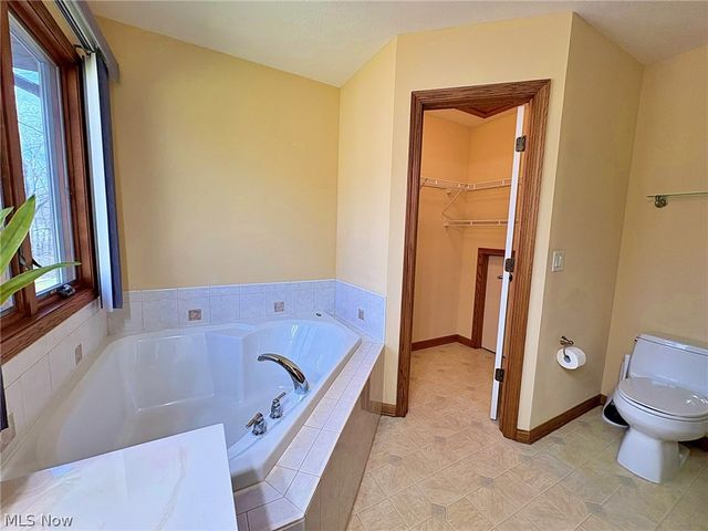 6340 Mallard Creek Run, Lorain, OH 44053