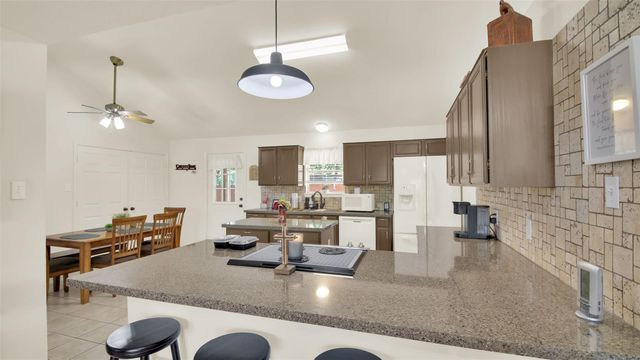 107 Taylor DR, Spicewood, TX 78669