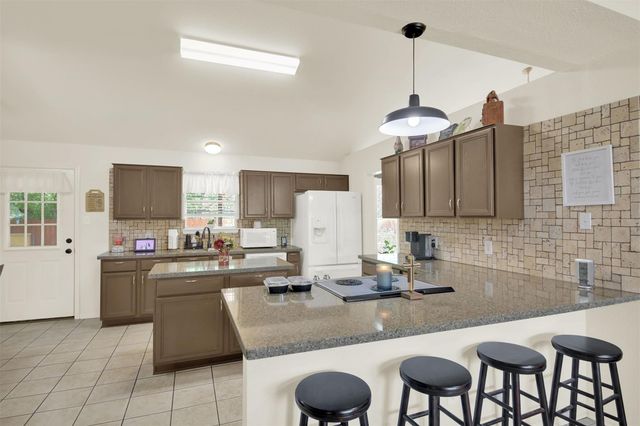 107 Taylor DR, Spicewood, TX 78669