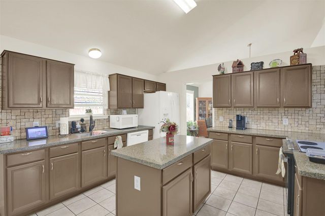 107 Taylor DR, Spicewood, TX 78669
