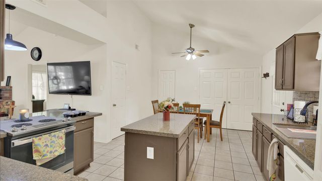 107 Taylor DR, Spicewood, TX 78669