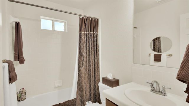 107 Taylor DR, Spicewood, TX 78669