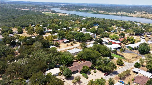 107 Taylor DR, Spicewood, TX 78669