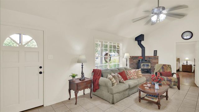 107 Taylor DR, Spicewood, TX 78669