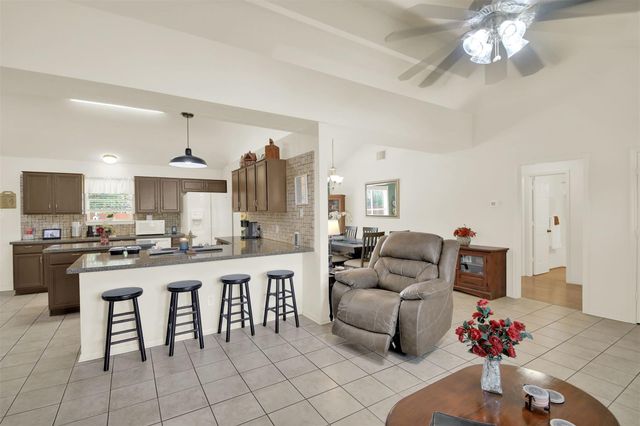 107 Taylor DR, Spicewood, TX 78669