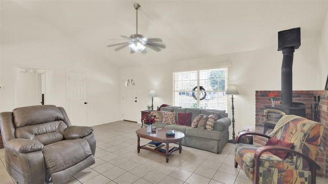 107 Taylor DR, Spicewood, TX 78669
