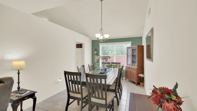 107 Taylor DR, Spicewood, TX 78669