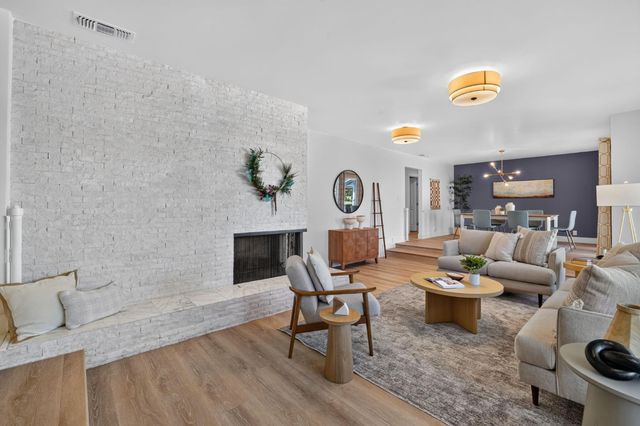 3961 American River Dr, Sacramento, CA 95864