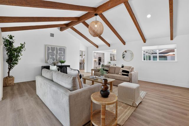 3961 American River Dr, Sacramento, CA 95864