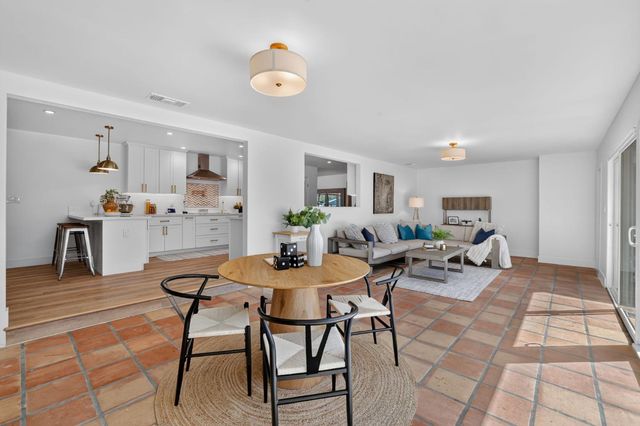 3961 American River Dr, Sacramento, CA 95864
