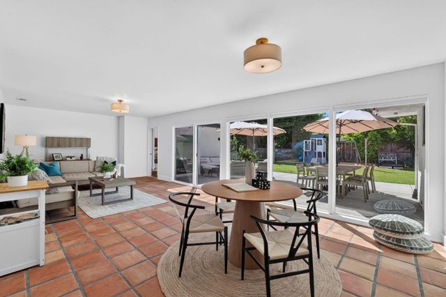 3961 American River Dr, Sacramento, CA 95864