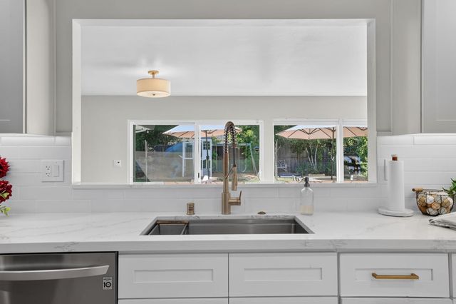 3961 American River Dr, Sacramento, CA 95864